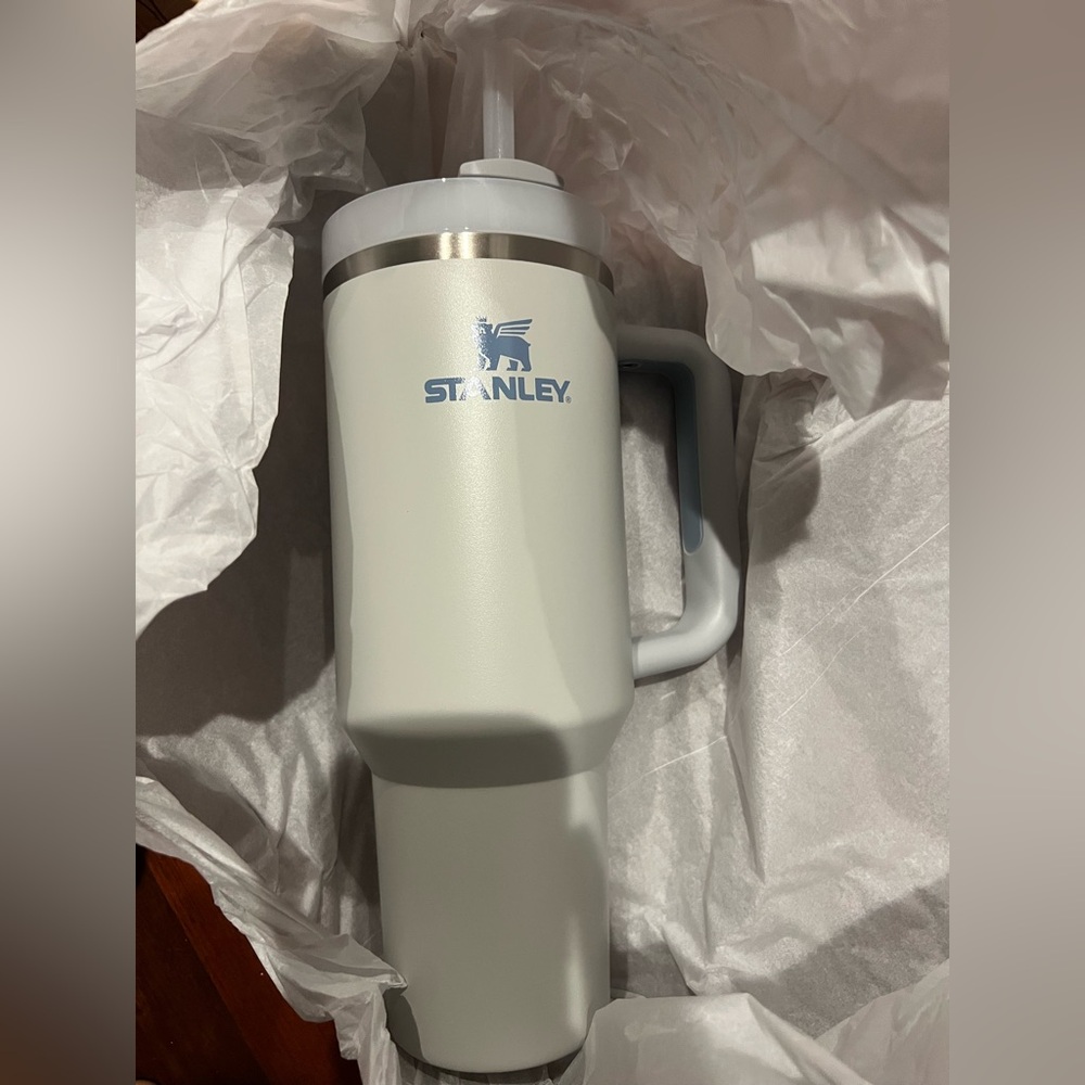 New Stanley H2.0 40 Oz Fog Tumbler